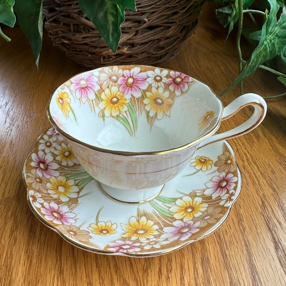 VTG Royal Albert ‘Maryland’ 2571 Bone China Teacup & Saucer Floral Daisies - Picture 10 of 10